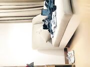 【七天极品探花】再度返场白虎妹，鲜花赠佳人，极品美胸，风骚尤物