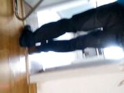 身材纤细性感独居美少妇挑逗上门维修家电的客服人员在厨房大战叫的太骚了