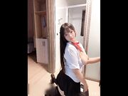 知名漫展巨乳COS『小尤奈』自拍流出清纯学生妹制服在家骚气用假屌自慰