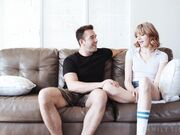 为求继兄关小音乐声，红发女郎lena Anderson不惜与其来一发