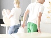 白嫩美少女SPA店享受男技师精油按摩被按出欲望主动掏J8大战