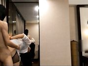 性感漂亮的黑丝美女回家后被尾随的歹毒按倒捆绑后撕破丝袜强行爆操,干完一次抱在桌子上又干!-2