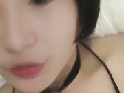 聊了很久的漂亮人妻给我展示美丽的身体