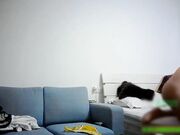 性感极品女神金钱攻势下终于带回公寓 开档黑丝细腰肥臀床上操到沙发