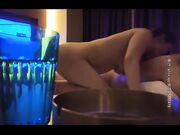 中年巨乳女技师在昏暗的房间里服务还会毒龙舔屁眼