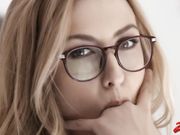 金发女郎Alexa Grace深钻Blonde Schoolgirl Alexa Grace getting