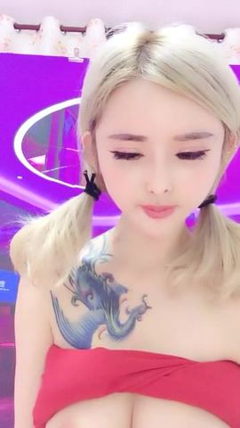 手机直播非常骚气的网红脸主播诱惑秀身材很不错花臂纹身很社会不要错过