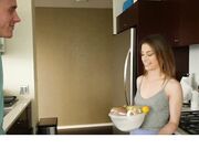 漂亮宝贝饥渴难耐去她的邻居家吸他的大鸡巴