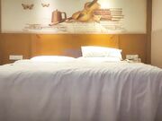 约来长腿外围摸逼舔屌深喉骑后入乘自己动