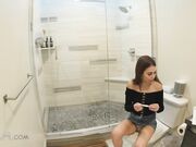 急需现金莱利·里德让继父揍了她一顿