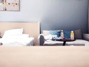 约甜美高端外围镜头前跪地深喉翘起屁股后入